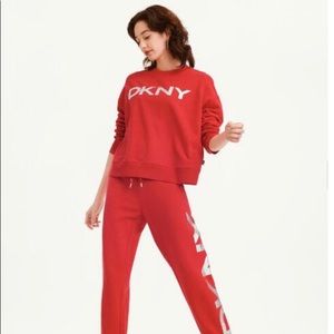 EXPLODED LOGO CREWNECK SWEATER & JOGGERS